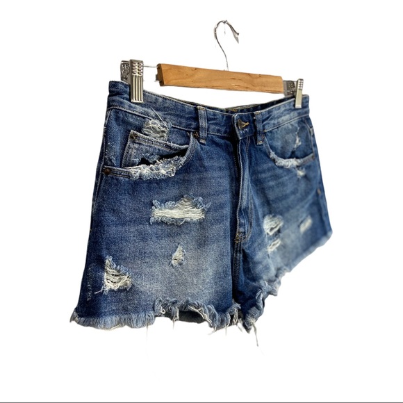 Zara Trafaluc Denimwear High Rise Distressed Shorts, Size 6 - Picture 3 of 13